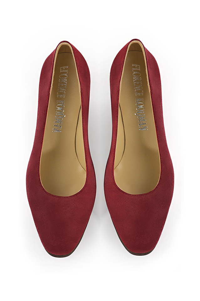 Burgundy red women's dress pumps, with a round neckline. Round toe. Medium wedge heels. Top view - Florence KOOIJMAN